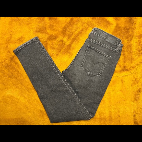 Levi’s • Black Wash High Rise Skinny Jean - Picture 2 of 9